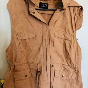 Love Tree Women's Tan Sleeveless Jacket